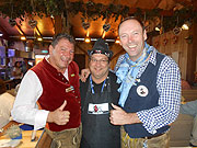 Peter Lingnau eröffnete 2013 ein neues kleines Wiesnzelt - Fisch Bäda Wiesnstadl heißt er  (©Foto: Martin Schmitz)